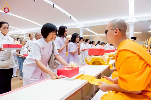 ภาพ No.237884:วันอาทิตย์ที่ 10 สิงหาคม พ.ศ. 2568 พิธีถวายไทยธรรมมุทิตาเปรียญธรรมและบาลีศึกษา ณ ห้องแก้วสารพัดนึก2 วัดพระธรรมกาย ปทุมธานี