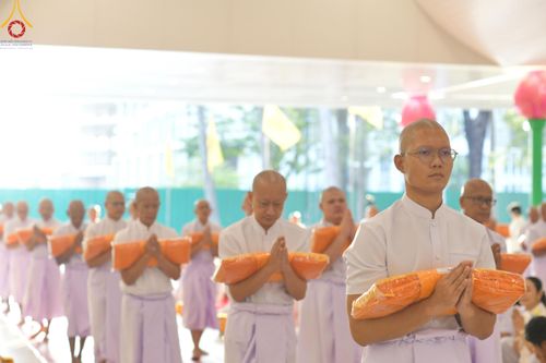 ภาพ No.199721:โครงการอุปสมบทหมู่บูชาธรรม 116 ปี คุณยายอาจารย์มหารัตนอุบาสิกาจันทร์ ขนนกยูง โครงการอุปสมบทหมู่ธรรมทายาท ระดับอุดมศึกษา รุ่นที่ 51 ภาคฤดูหนาว  ณ โบสถ์พระไตรปิฏก วัดพระธรรมกาย จ.ปทุมธานี  วันที่ 11 มกราคม พ.ศ. 2568 โดยมีพระครูปลัดรัตนวีรวัฒน์ เจ้าอาวาสวัด