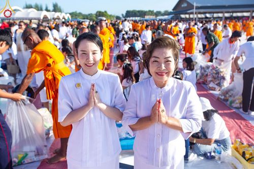 ภาพ No.211967:วันจันทร์ที่ 17 มีนาคม พ.ศ. 2568 พิธีตักบาตรพระกว่า 300 รูป ฉลองพิธีประดิษฐานพระบรมสารีริกธาตุ ณ ปทุมเจดีย์ เจดีย์พระพุทธเจ้า 5 พระองค์ ศูนย์อบรมเยาวชนปัตตานี บ้านโคกดีปลี ตำบลตุยง อำเภอหนองจิก จังหวัดปัตตานี