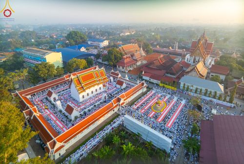 ภาพ No.197690:พิธีตักบาตรพระธรรมยาตรา ณ อนุสรณ์สถานลำดับที่ 4 สถานที่เกิดด้วยกายธรรม วัดโบสถ์(บน) ต.บางคูเวียง จ.นนทบุรี ในโครงการธรรมยาตรา กตัญญูบูชา มหาปูชนียาจารย์ พระมงคลเทพมุนี(สด จนฺทสโร) พระผู้ปราบมาร อนุสรณ์สถาน 7 แห่ง ปีที่ 13 วันที่ 19 มกราคม พ.ศ. 2568