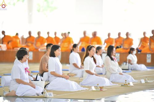 ภาพ No.230472:วันที่ 28 มิถุนายน พ.ศ. 2568 พิธีถวายภัตตาหารเมนูสวรรค์ เพื่อการบรรลุธรรม ณ หอฉันคุณยายอาจารย์ฯ วัดพระธรรมกาย