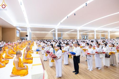 ภาพ No.138852:พิธีถวายกองทุนสนับสนุน การสร้างพระไตรปิฎกฉบับธรรมชัย และอนุรักษ์คัมภีร์ใบลาน น้อมบูชาธรรมหลวงพ่อธัมมชโย 80 ปี ณ ห้องแก้วสารพัดนึก 2 วัดพระธรรมกาย วันเสาร์ที่ 1 มิถุนายน พศ. 2567