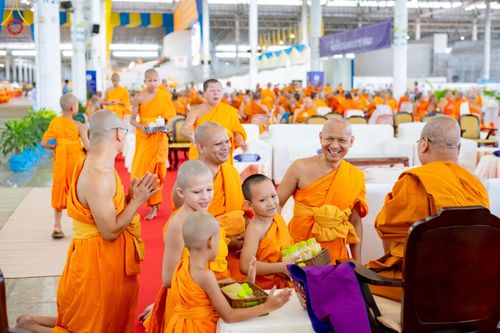 ภาพ No.146833:การต้อนรับพระสังฆาธิการ 2,000 กว่าวัดทั่วประเทศ และพิธีบูชาข้าวพระ เนื่องในวันสมาธิโลก วันอาทิตย์ที่ 4 สิงหาคม พ.ศ. 2567 ณ สภาธรรมกายสากล วัดพระธรรมกาย