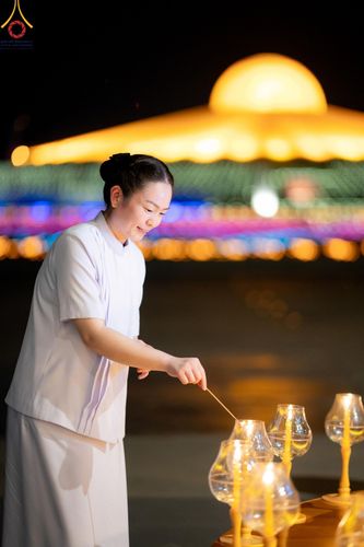 ภาพ No.150357:พิธีจุดประทีป และพิธีฉลองชัยสวดมนต์ บทธัมมจักกัปปวัตตนสูตร ครบ 6,668,272,727 จบ เนื่องในวันธรรมชัย 27 สิงหาคม พ.ศ. 2567 ณ มหารัตนวิหารคด วัดพระธรรมกาย