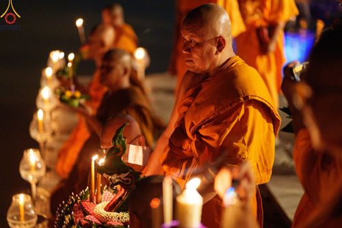 ภาพ No.175998:พิธีจุดประทีปโคมลาน, โคมลอยและลอยกระทง ถวายประทีปเป็นพุทธบูชา สร้างความสว่างไสวให้กับแผ่นดินด้วยแสงธรรม วันที่ 15 พฤศจิกายน พ.ศ. 2567 ณ พุทธอุทยานนานาชาติ อ.โพนพิสัย จ.หนองคาย