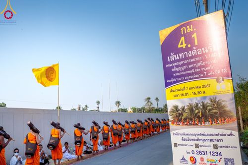 ภาพ No.107912:พิธีต้อนรับพระธรรมยาตรา ในโครงการธรรมยาตรากตัญญูบูชา มหาปูชนียาจารย์ พระมงคลเทพมุนี(สด จนฺทสโร) พระผู้ปราบมาร อนุสรณ์สถาน 7 แห่ง ปีที่ 12 วันที่ 7 มกราคม พ.ศ. 2567 ณ อนุสรณ์สถานคลองบางนางแท่น  อ.สามพราน จ.นครปฐม