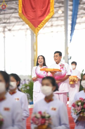 ภาพ No.99840:พิธีทอดผ้าป่า ต้นสมบัติจักรพรรดิ ในวันอาทิตย์ที่ 3 ธันวาคม พ.ศ. 2566 ณ สภาธรรมกายสากล วัดพระธรรมกาย จ.ปทุมธานี