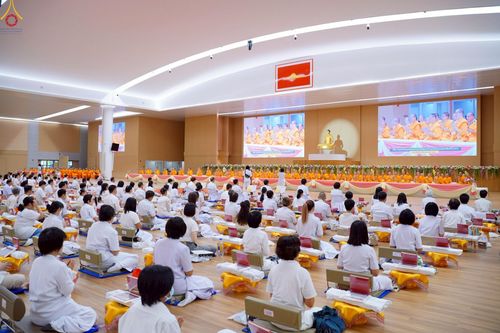 ภาพ No.228370:วันอาทิตย์ที่ 8 มิถุนายน พ.ศ. 2568 พิธีถวายทุนสนับสนุนพระไตรปิฎกฉบับธรรมชัย และอนุรักษ์คัมภีร์โบราณ ณ ห้องแก้วสารพัดนึก 2 วัดพระธรรมกาย