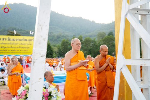 ภาพ No.275137:วันอาทิตย์ที่ 30 พฤศจิกายน พ.ศ. 2568 พิธีตอกเสาเข็ม "สร้างองค์พระเจดีย์เพื่อสร้างสันติภาพโลก" ต้นสุดท้าย ณ ศูนย์ปฏิบัติธรรมระยอง (บ้านช่องลม)