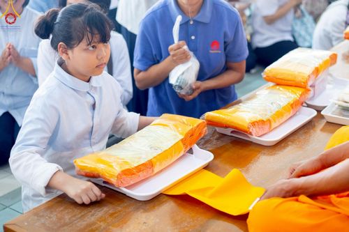 ภาพ No.213321:วันศุกร์ที่ 28 มีนาคม พ.ศ. 2568 (วันพระ แรม 15 ค่ำ เดือน 4) พิธีบุพเปตพลี ครั้งที่ 161 ร่วมอุทิศบุญแด่หมู่ญาติที่ล่วงลับไปแล้ว และสืบทอดอายุพระพุทธศาสนา ณ หอฉันคุณยายอาจารย์ฯ วัดพระธรรมกาย