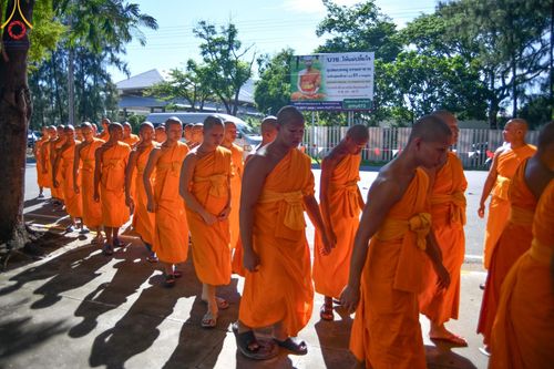 ภาพ No.143445:พิธีตักบาตร ข้าวสารอาหารแห้ง ณ บ้านแก้วเรือนทองคุณยายฯ และ พิธีบูชาข้าวพระ  ณ สภาธรรมกายสากล วัดพระธรรมกาย วันอาทิตย์ที่ 7 กรกฎาคม พ.ศ. 2567