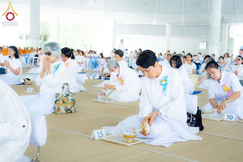 ภาพ No.226579:วันที่ 26 พฤษภาคม พ.ศ. 2568 พิธีบุพเปตพลี ครั้งที่ 164 ร่วมอุทิศบุญแด่หมู่ญาติที่ล่วงลับไปแล้ว และสืบทอดอายุพระพุทธศาสนา ณ หอฉันคุณยายอาจารย์ฯ วัดพระธรรมกาย