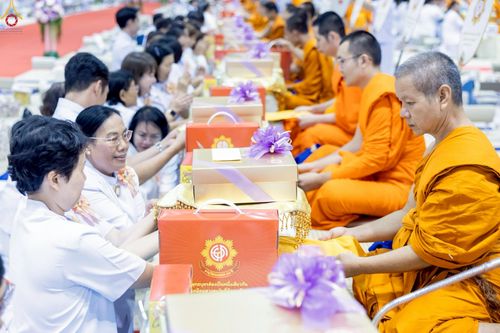 ภาพ No.236398:วันที่ 3 สิงหาคม พ.ศ. 2568 พิธีถวายมหาสังฆทานคณะสงฆ์ 2,000 กว่าวัดทั่วประเทศ ปีที่ 25 , พิธีถวายไทยธรรมคณะสงฆ์ 323 วัด 4 จังหวัดชายแดนภาคใต้ ณ วัดพระธรรมกาย