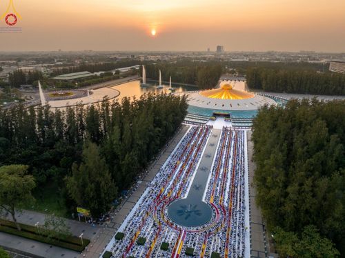 ภาพ No.202062:พิธีต้อนรับพระธรรมยาตรา ณ อนุสรณ์สถานลำดับที่ 7 สถานที่ขยายวิชชาธรรมกาย วัดพระธรรมกาย ต.คลองสาม อ.คลองหลวง จ.ปทุมธานี ในโครงการธรรมยาตรา กตัญญูบูชา มหาปูชนียาจารย์ พระมงคลเทพมุนี(สด จนฺทสโร) พระผู้ปราบมาร อนุสรณ์สถาน 7 แห่ง ปีที่ 13 วันที่ 26 มกราคม 2568