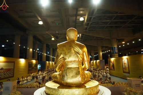 ภาพ No.154863:พิธีจุดประทีป, พิธีฉลองชัยสวดมนต์บทธัมมจักกัปปวัตนสูตร ณ มหารัตนวิหารคด วัดพระธรรมกาย วันอังคารที่ 17 กันยายน พ.ศ. 2567