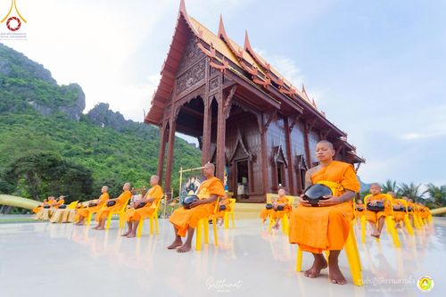 ภาพ No.222199:วันที่ 26-27 เมษายน พ.ศ. 2568 ศูนย์ปฏิบัติธรรมสวนผึ้ง ร่วมกับ ธุดงค์คสถานประจวบคีรีขันธ์ และวัดอ่าวน้อย  จัดกิจกรรมเดินธรรมยาตรา ตักบาตรข้าวสารอาหารแห้ง และจุดประทีปถวายเป็นพุทธบูชา ณ วัดอ่าวน้อย จ.ประจวบคีรีขันธ์