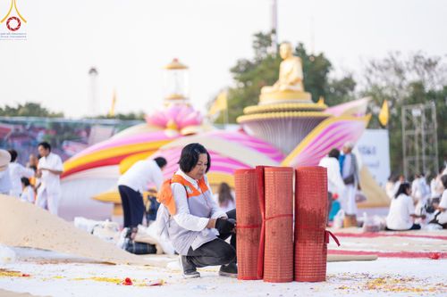 ภาพ No.112503:V.11 สามารถ การเตรียมงาน เก็บงาน การรับบุญของเจ้าหน้าที่หน่วยงานต่างๆ เพื่อโครงการธรรมยาตรา กตัญญูบูชา มหาปูชนียาจารย์ พระมงคลเทพมุนี (สด จนฺทสโร) พระผู้ปราบมาร อนุสรณ์สถาน 7 แห่ง ปีที่ 12 ระหว่างวันที่ 2 - 31 มกราคม พ.ศ.2567