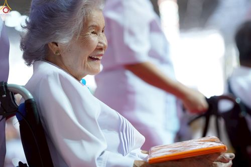 ภาพ No.277533:วันอาทิตย์ต้นเดือนที่ 7 ธันวาคม พ.ศ.2568 พิธีทอดผ้าป่าต้นสมบัติจักรพรรดิ ณ สภาธรรมกายสากล วัดพระธรรมกาย