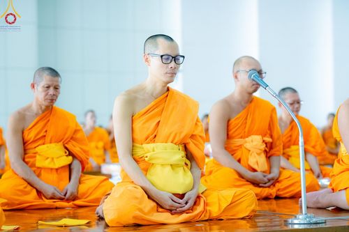 ภาพ No.165830:พิธีถวายภัตตาหารเมนูสวรรค์ วันที่ 26 ตุลาคม พ.ศ. 2567 ณ หอฉันคุณยายอาจารย์ฯ วัดพระธรรมกาย