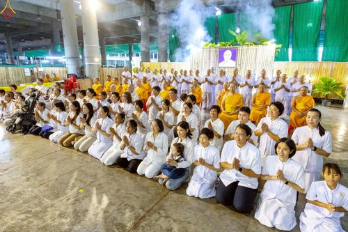 ภาพ No.243006:วันที่ 31 สิงหาคม พ.ศ. 2568 พิธีตัดปอยผมและปลงผม โครงการอุปสมบทหมู่บูชาธรรม ครบรอบ 108 ปี วันครูผู้ค้นพบวิชชาธรรมกาย ณ วัดพระธรรมกาย