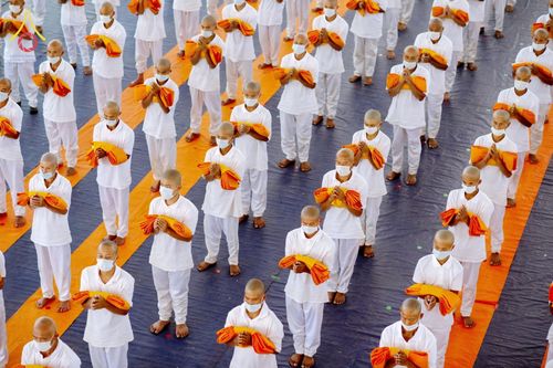 ภาพ No.75979:พิธีบรรพชาสามเณร ณ วัดปันชารี สันติปูร์ อรัญกฏิ เมืองคาร์กาชารี ประเทศบังกลาเทศ วันที่ 10 กุมภาพันธ์ พ.ศ. 2566