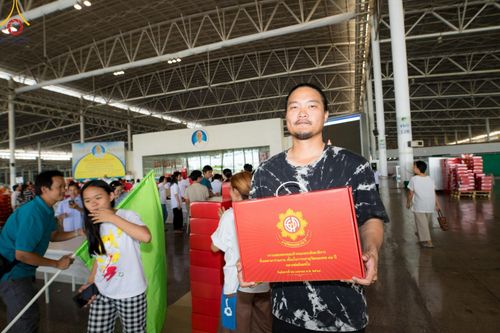 ภาพ No.212308:วันพุธที่ 19 มีนาคม พ.ศ. 2568 การบรรจุไทยธรรมลงกล่องสำเร็จ 43,500 กล่อง เพื่อถวายแด่พระสังฆาธิการ 40,000 กว่าวัดทั่วไทย ในวันคุ้มครองโลก 22 เมษายน พ.ศ. 2568 ณ บ้านแก้วเรือนทองคุณยายฯ วัดพระธรรมกาย