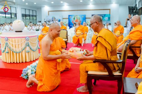 ภาพ No.221426:วันอาทิตย์ที่ 27 เมษายน พ.ศ. 2568 พิธีเจริญพระพุทธมนต์สมโภชดวงแก้วธรรมชัย เนื่องในโอกาสบูชาธรรม 81 ปีหลวงพ่อธัมมชโย อัญเชิญประดิษฐานเนื่องในโอกาสสถาปนาวัดพระธรรมกายไอซ์แลนด์ ณ อาคารปลูกศรัทธา 1 วัดพระธรรมกาย อำเภอคลองหลวง จังหวัดปทุมธานี