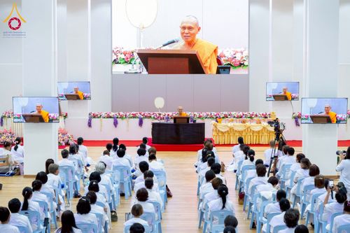 ภาพ No.224265:วันที่ 3-5 พฤษภาคม พ.ศ. 2568  กิจวัตร-กิจกรรมโครงการปฏิบัติธรรมอบรมศีลธรรม “บวชอุบาสิกาแก้ว” ถวายเป็นพระราชกุศล แด่พระบาทสมเด็จพระเจ้าอยู่หัว เนื่องในโอกาสมหามงคล “วันฉัตรมงคล” ณ วัดพระธรรมกาย อ.คลองหลวง จ.ปทุมธานี