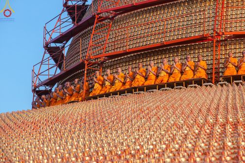 ภาพ No.194547:พิธีปฐมเริ่มสุวรรณรังสรรค์มหาธรรมกายเจดีย์ วันจันทร์ที่ 13 มกราคม พ.ศ. 2568 ณ มหาธรรมกายเจดีย์ วัดพระธรรมกาย จ.ปทุมธานี