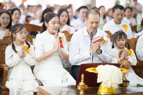 ภาพ No.162780:โครงการกฐินสามัคคีทั่วไทย 30,000 วัด บูชาธรรม 80 ปี หลวงพ่อธัมมชโย โดย คณะศิษยานุศิษย์วัดพระธรรมกาย ณ วัดโบสถ์บน จ.นนทบุรี วันที่ 19 ตุลาคม พ.ศ. 2567