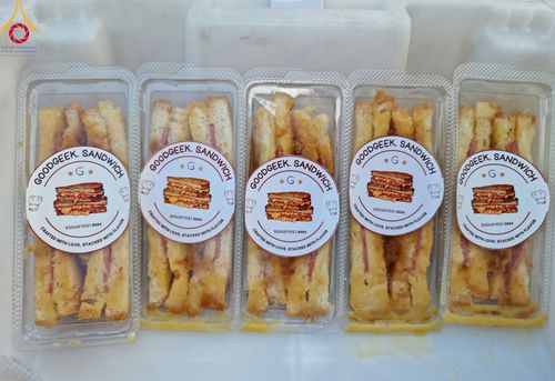 ภาพ No.111056:พิธีถวายภัตตาหารเป็นสังฆทาน แด่คณะพระธรรมยาตราฯ ในโครงการธรรมยาตรา กตัญญูบูชา มหาปูชนียาจารย์ พระมงคลเทพมุนี(สด จนฺทสโร) พระผู้ปราบมาร อนุสรณ์สถาน 7 แห่ง ปีที่ 12 วันที่ 13 มกราคม พ.ศ. 2567 ณ อนุสรณ์สถานมหาวิหารพระมงคลเทพมุนี  (โลตัสแลนด์) อ.สองพี่น้อง จ