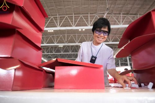 ภาพ No.210925:วันที่ 15 มีนาคม พ.ศ. 2568  บุญบรรจุกล่องไทยธรรม เพื่อถวายแด่พระสังฆาธิการ 40,000 กว่าวัดทั่วไทย ในวันคุ้มครองโลก 22 เมษายน พ.ศ. 2568