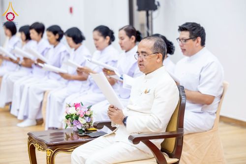ภาพ No.221911:โครงการปฏิบัติธรรมอบรมศีลธรรม “บวชอุบาสิกาแก้ว” ถวายเป็นพระราชกุศลแด่พระบาทสมเด็จพระเจ้าอยู่หัว เนื่องในโอกาสมหามงคล “วันฉัตรมงคล”  ระหว่างวันที่ 2 – 4 พฤษภาคม 2568  ณ อาคาร 115 ปี คุณยายอาจารย์ฯ
