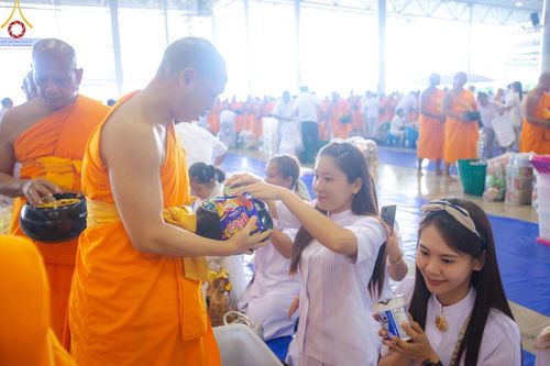 ภาพ No.137218:พิธีตักบาตร และปฏิบัติธรรม ในวันวิสาขบูชา วันพุธที่ 22 พฤษภาคม พ.ศ. 2567 ( วันพระขึ้น15 ค่ำ เดือน 6 ) ณ วัดพระธรรมกาย จ.ปทุมธานี