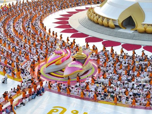 ภาพ No.198186:พิธีต้อนรับพระธรรมยาตรา ณ อนุสรณ์สถานลำดับที่ 5 สถานที่เผยแผ่วิชชาธรรมกายครั้งแรก อนุสรณ์สถานบางปลา วัดบางปลา อำเภอบางเลน จังหวัดนครปฐม ในโครงการธรรมยาตรา กตัญญูบูชา มหาปูชนียาจารย์ พระมงคลเทพมุนี(สด จนฺทสโร) พระผู้ปราบมาร ปีที่ 13 วัน 19 มกราคม พ.ศ.2568