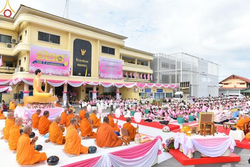 ภาพ No.150852:พิธีเจริญพระพุทธมนต์ และทำบุญตักบาตรแด่คณะสงฆ์ จำนวน 121 รูป เนื่องในโอกาสฉลองครบรอบ 120 ปี อำเภอคลองหลวง จังหวัดปทุมธานี เพื่อถวายเป็นพุทธบูชา ช่วยเหลือผู้ประสบความเดือดร้อนจากอุทกภัย และคณะสงฆ์ 323 วัด 4 จังหวัดชายแดนภาคใต้ วันเสาร์ที่ 31 สิงหาคม พ.ศ. 