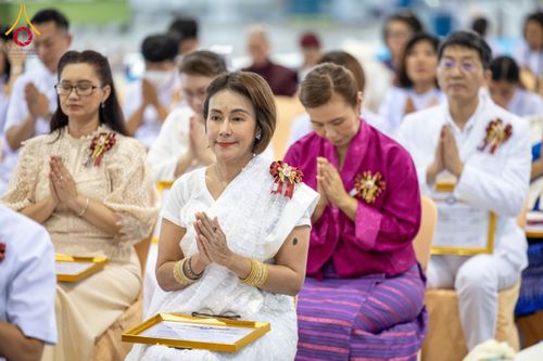 ภาพ No.127121:พิธีมอบใบประกาศเกียรติคุณองค์กรนานาชาติ และหน่วยงานที่ชักชวนคนร่วมโครงการนั่งสมาธิเพื่อสันติภาพโลกมากที่สุด วันอาทิตย์ที่ 1 มีนาคม พ.ศ. 2567 ณ สภาธรรมกายสากล วัดพระธรรมกาย