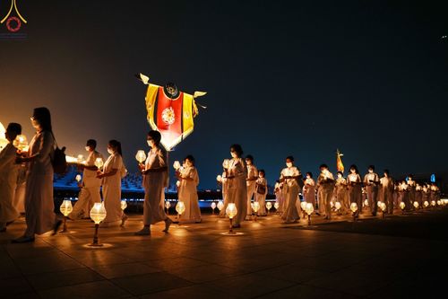 ภาพ No.77245:พิธีจุดมาฆประทีป ในวันมาฆบูชา อาทิตย์ต้นเดือนที่ 6 มีนาคม พ.ศ. 2566 ณ วัดพระธรรมกาย อ.คลองหลวง จ.ปทุมธานี