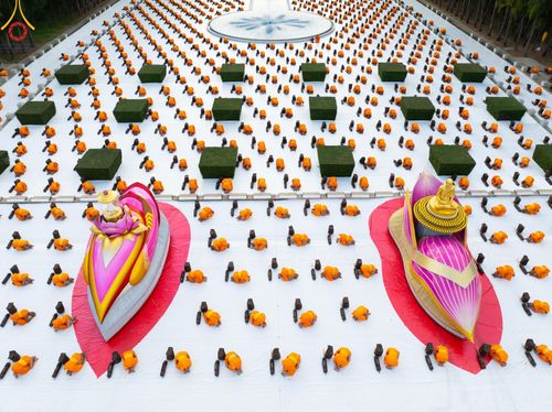 ภาพ No.186976:พระธรรมยาตราปฏิบัติธรรม และถ่ายภาพหมู่ประวัติศาสตร์ ปีที่ 13 ณ ลานทิศตะวันออก มหาวิหารพระมงคลเทพมุนี วัดพระธรรมกาย จ.ปทุมธานี วันเสาร์ที่ 28 ธันวาคม พ.ศ. 2567