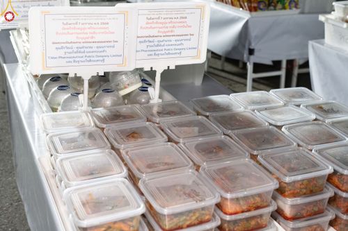 ภาพ No.190516:สาธุชนถวายภัตตาหารเป็นสังฆทาน แด่พระธรรมยาตรา ณ อนุสรณ์สถานมหาวิหารพระมงคลเทพมุนี (โลตัสแลนด์) อ.สองพี่น้อง จ.สุพรรณบุรี ในโครงการธรรมยาตรา กตัญญูบูชา มหาปูชนียาจารย์ พระมงคลเทพมุนี(สด จนฺทสโร) พระผู้ปราบมาร แห่ง ปีที่ 13 วันที่ 7 มกราคม พ.ศ.2568