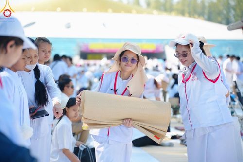 ภาพ No.191454:V.49 สารพัดV สารพัดดี ที่ธรรมยาตรา ในโครงการธรรมยาตรา กตัญญูบูชา มหาปูชนียาจารย์ พระมงคลเทพมุนี(สด จนฺทสโร) พระผู้ปราบมาร อนุสรณ์สถาน 7 แห่ง ปีที่ 13 ระหว่างวันที่ 2-31 มกราคม พ.ศ. 2568