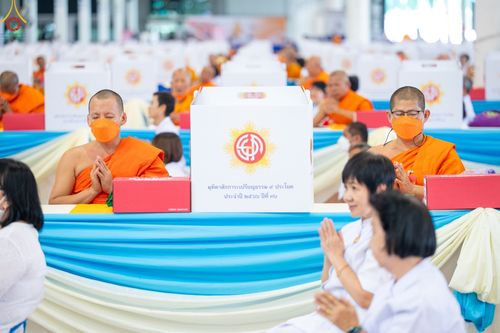 ภาพ No.85414:พิธีถวายมหาสังฆทานคณะสงฆ์ 2000 กว่าวัดทั่วประเทศปีที่ 23, พิธีถวายไทยธรรมคณะสงฆ์ 323 วัด 4 จังหวัดชายแดนภาคใต้, พิธีมอบปัจจัยช่วยเหลือครู 4 จังหวัดชายแดนภาคใต้ ณ สภาธรรมกายสากล วัดพระธรรมกาย ในวันสมาธิโลก อาทิตย์ที่ 6 สิงหาคม พ.ศ. 2566