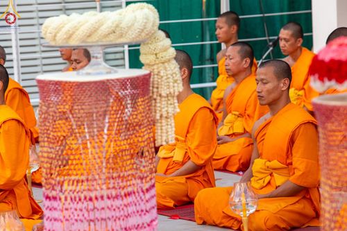 ภาพ No.201622:พิธีจุดประทีปถวายเป็นพุทธบูชา และบูชาธรรมมหาปูชนียาจารย์ ณ อาคารธรรมยาตรา กตัญญูบูชามหาปูชนียาจารย์ ตรงข้ามวัดปากน้ำภาษีเจริญ จ.กรุงเทพมหานคร ในโครงการธรรมยาตรา กตัญญูบูชา มหาปูชนียาจารย์ พระมงคลเทพมุนี(สด จนฺทสโร) พระผู้ปราบมาร อนุสรณ์สถาน 7 แห่ง