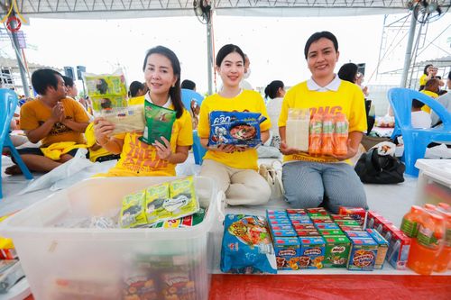 ภาพ No.146494:มหาสังฆทานถวายเป็นพุทธบูชาครั้งยิ่งใหญ่ โครงการทำบุญตักบาตร เพื่อถวายเป็นพระราชกุศล เนื่องในโอกาสมหามงคลเฉลิมพระชนมพรรษา พระบาทสมเด็จพระเจ้าอยู่ห้วฯ ทรงเจริญพระชนมพรรษา 6 รอบ 72 พรรษา