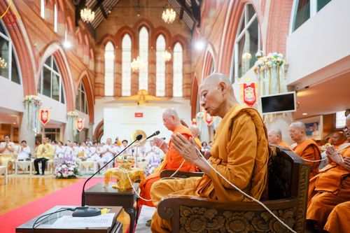 ภาพ No.142625:พิธีพัทธสีมา ประดิษฐานลูกนิมิตมหาสมบัติ สถาปนาอุโบสถวัดพระธรรมกายลอนดอน บูชาธรรม 80 ปี หลวงพ่อธัมมชโย วันเสาร์ที่ 22 มิถุนายน พ.ศ. 2567
