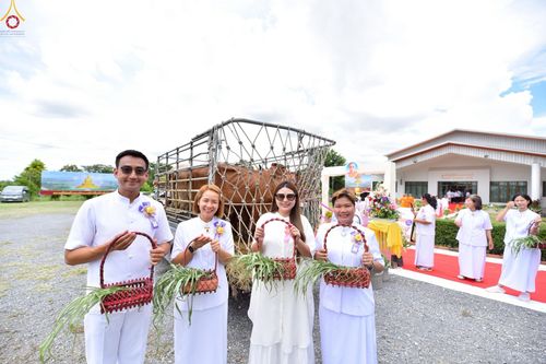 ภาพ No.241353:วันอาทิตย์ที่ 24 สิงหาคม พ.ศ.2568 พิธีปฐมผ้าป่าสถาปนาองค์พระเจดีย์เพื่อสร้างสันติภาพโลก พิธีไถ่ชีวิตโค สร้างมหากุศลด้วยการให้ชีวิตสัตว์เป็นทาน ณ ศูนย์ปฏิบัติธรรมสระบุรี อ.พระพุทธบาท จ.สระบุรี