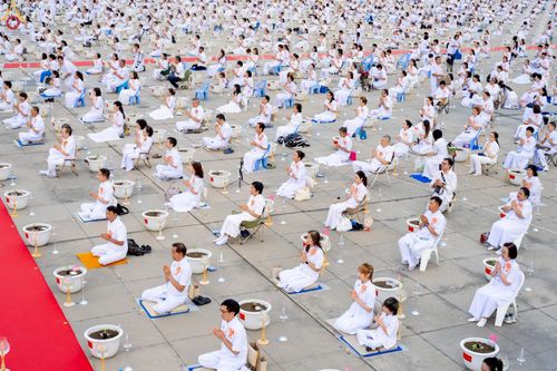 ภาพ No.252944:วันที่ 10 ตุลาคม พ.ศ. 2568 พิธีปลูกต้นทรัพย์บานชื่น ณ ลานธรรม วัดพระธรรมกาย