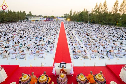 ภาพ No.109625:พิธีจุดประทีปถวายเป็นพุทธบูชา และบูชาธรรมมหาปูชนียาจารย์ วันที่ 10 มกราคม พ.ศ. 2567 ณ อนุสรณ์สถานคลองบางนางแท่น อ.สามพราน จ.นครปฐม