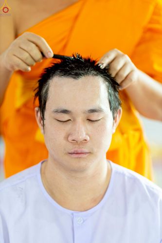 ภาพ No.228568:วันเสาร์ที่ 7 มิถุนายน พ.ศ. 2568 พิธีปลงผมโครงการอุปสมบทหมู่ธรรมทายาท ระดับอุดมศึกษา รุ่นที่ 52 ภาคฤดูฝน ณ วิหารคด 9 วัดพระธรรมกาย