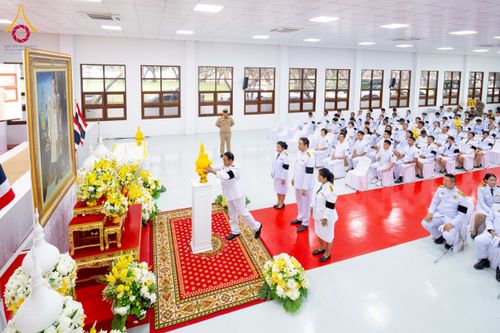 ภาพ No.276066:วันที่ 5 ธันวาคม พ.ศ. 2568 พสกนิกรอำเภอคลองหลวง พร้อมใจบำเพ็ญกุศลอุทิศถวาย “ในหลวงรัชกาลที่ 9” น้อมรำลึกในพระมหากรุณาธิคุณ เนื่องในวันคล้ายวันพระบรมราชสมภพ วันชาติ และวันพ่อแห่งชาติ ณ อาคารปลูกศรัทธา 2 วัดพระธรรมกาย อำเภอคลองหลวง จังหวัดปทุมธานี